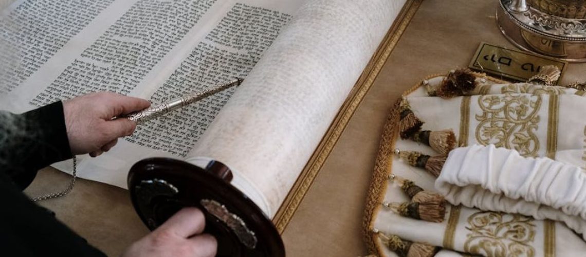 למה משקיעים ביופי של ספר תורה?